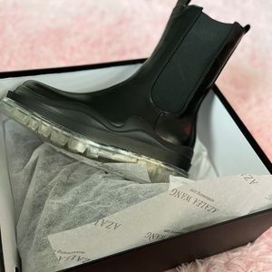 Ankle boot with clear bottom